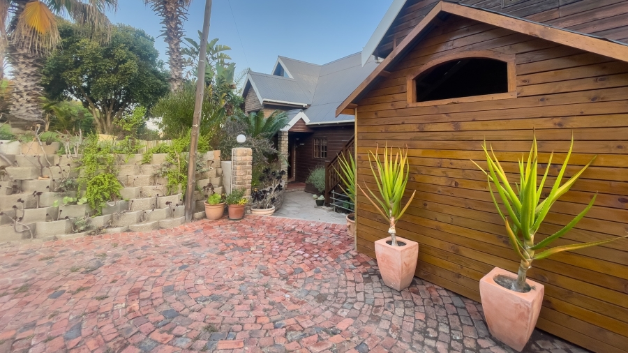 To Let 5 Bedroom Property for Rent in Southern Cross Western Cape